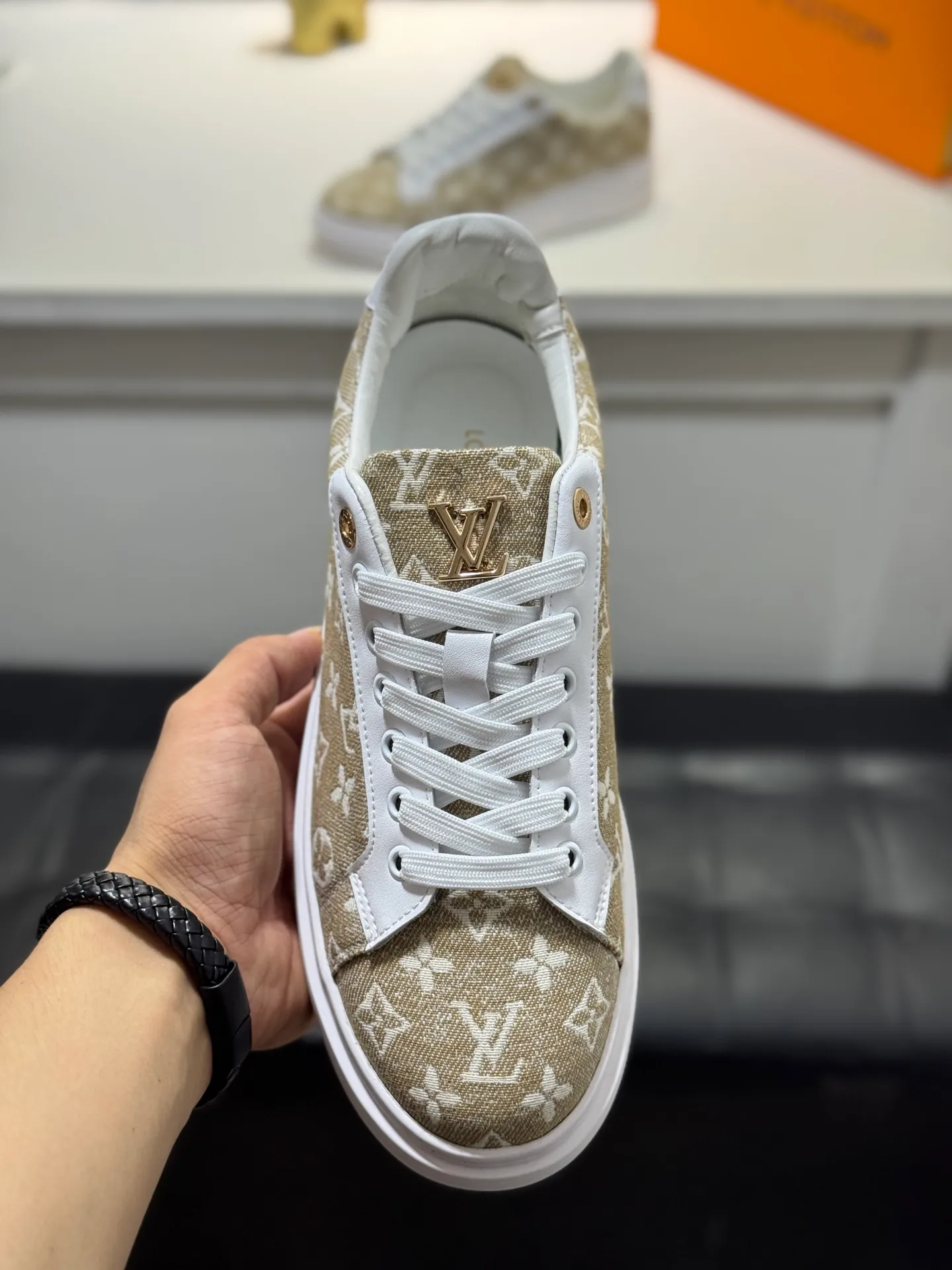 Men's shoes 💰400 [New style] 🐞🐞Top original order - LV [Louis Vuitton] counter new men's casual series! 🔥Globally limited edition💯The upper is made of cowhide with sheepskin lining➕Original rubber outsole, which is lighter and non-slip. Fashion focuses on trends, versatile and hot styles, simple yet tasteful! Exudes a fashionable and casual atmosphere, fashion is at your feet, and you are full of confidence! Multiple colors available. A must-have for fashionistas! Size: 38-44 (45 customized